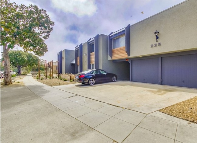Building Photo - Verde Villa
