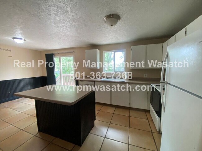 Building Photo - 1098 E Violet Cir