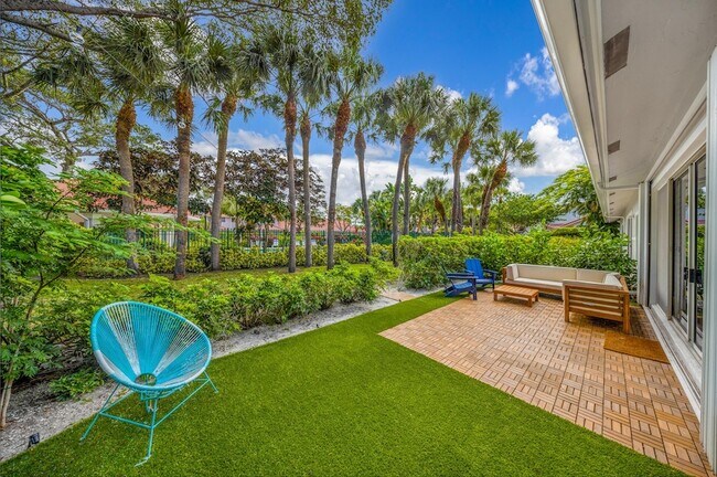 Building Photo - 4117 W Palm Aire Dr