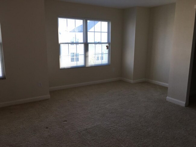 Building Photo - 5898 Winberry Creek Dr