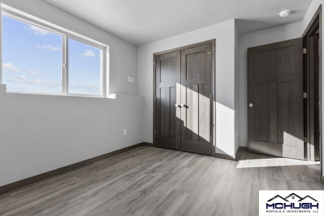 Building Photo - 3677 E Rubyred Dr