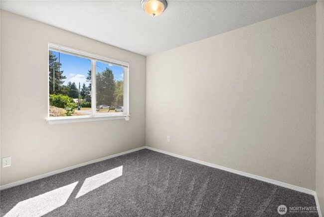 Building Photo - 502 Tullis St NE