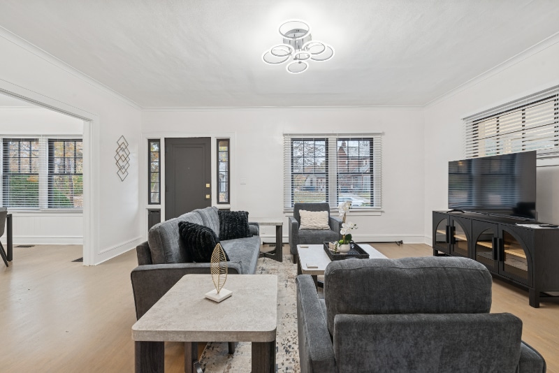 Building Photo - 1937 Foster Ave