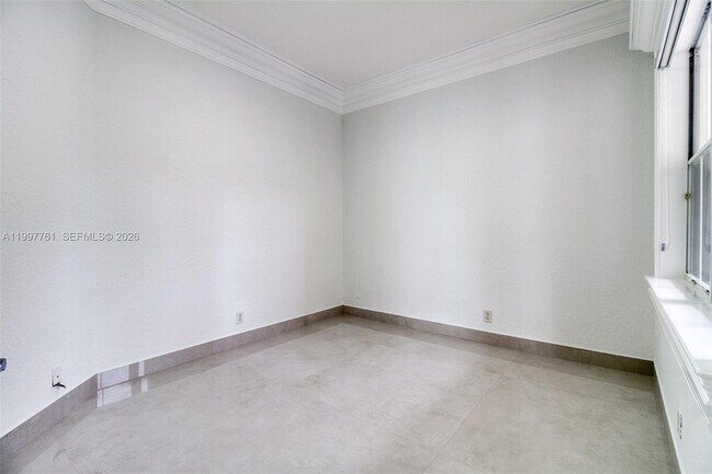 Building Photo - 5363 SW 38th Ave