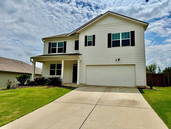 Building Photo - Beautiful 5 bedroom, 3 full bath home in D...