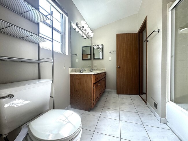 Building Photo - 1604 Estate Cir