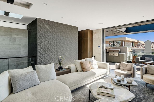 Building Photo - 121 25th St