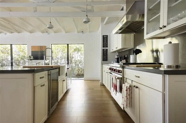 Building Photo - 524 Oleander Dr