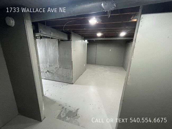 Building Photo - 1733 Wallace Ave NE