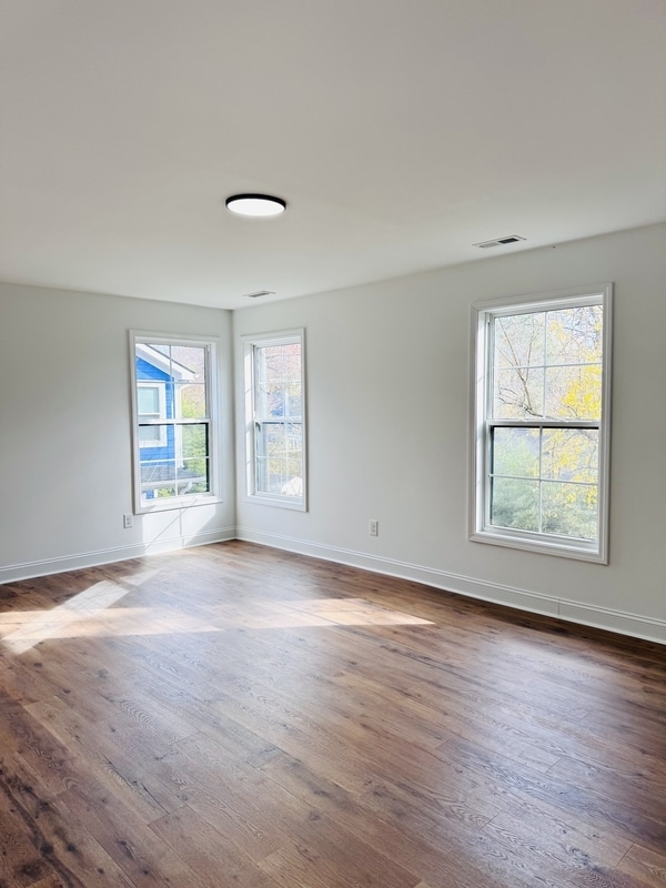 Building Photo - 427 Lakeland St