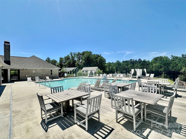 Building Photo - 9650 Liberty Hill Dr