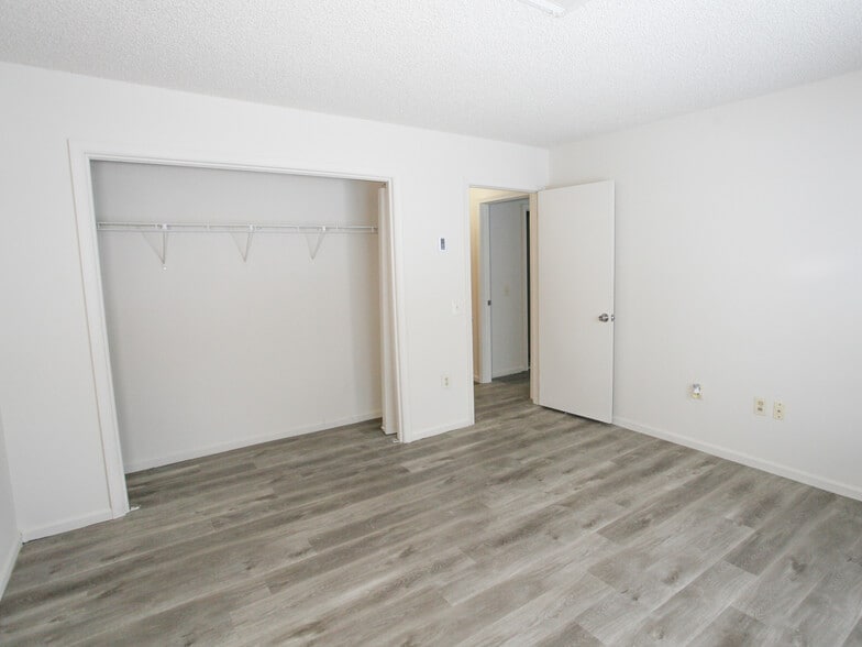 Building Photo - 655C Yale Way