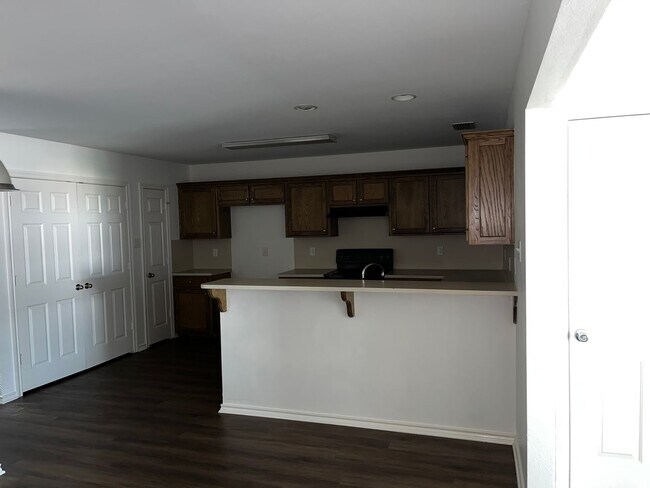 Building Photo - 2010 Seabiscuit Trce