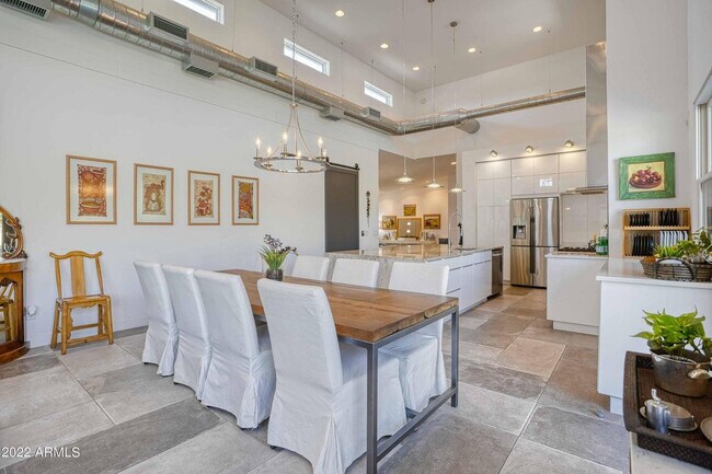 Building Photo - 3230 E Colter St