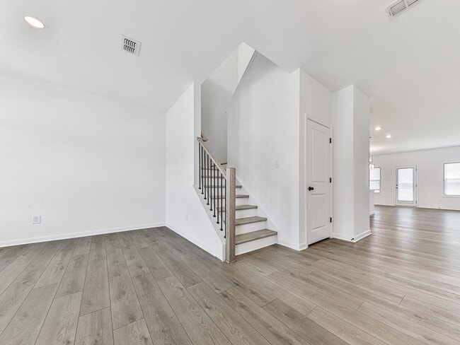 Building Photo - 611 Elwick Ln
