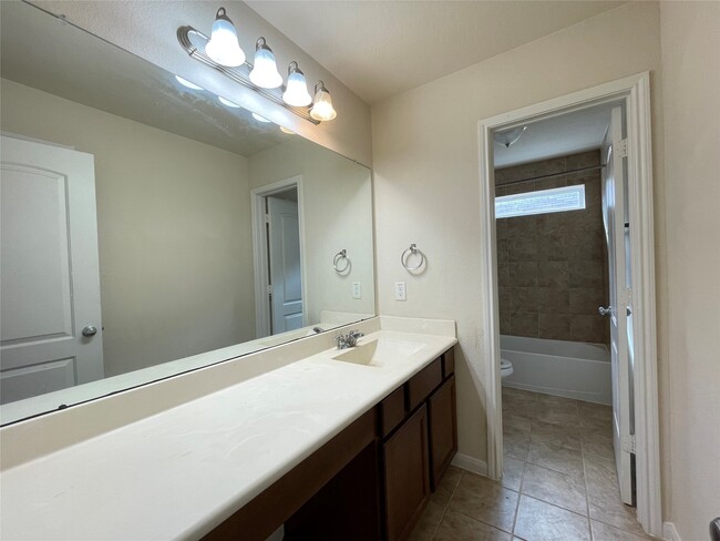 Building Photo - 7139 Pavilion Dr