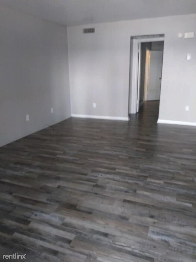 Building Photo - 1 br, 1 bath Condo - 2730 Fyke RD Flat  1 ...