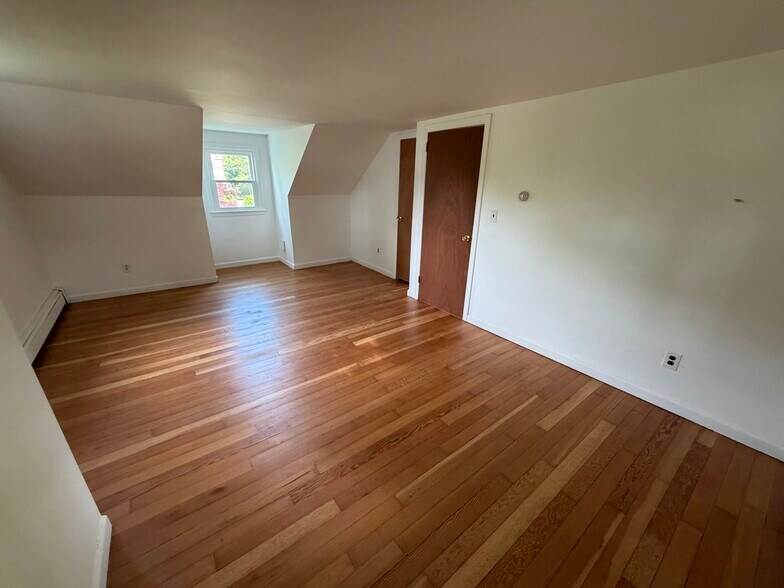 Building Photo - 44 Pine Tree Dr