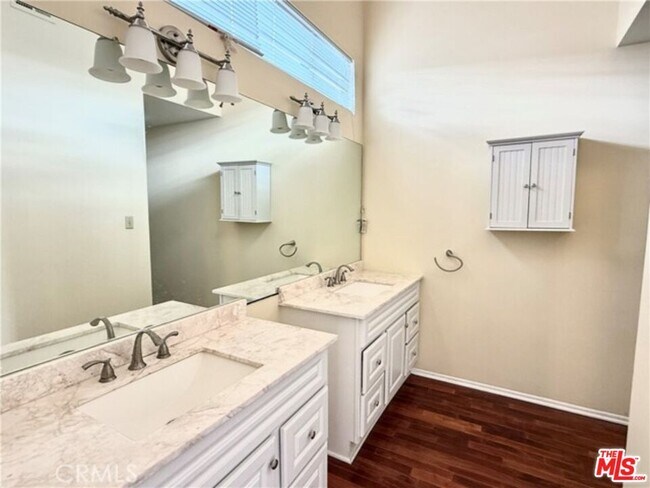 Building Photo - 10740 National Blvd