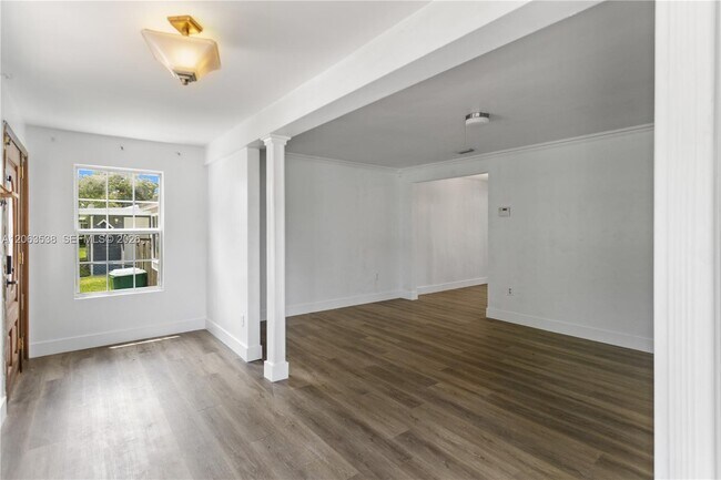 Building Photo - 511 NE 110th Terrace
