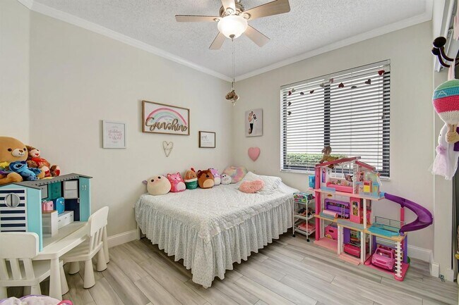 Building Photo - 6041 SW 195th Ave