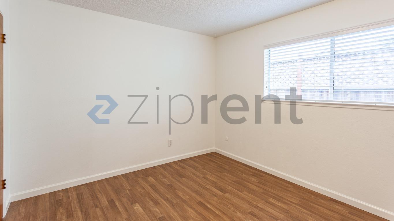 Building Photo - 12 Post St