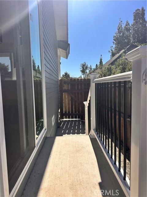 Building Photo - 211 E Walnut Ave