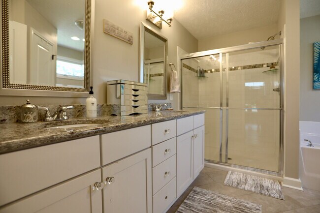 Building Photo - “Stunning 4-Bedroom Retreat with Granite Elegance at 2 River Drive, Pinehurst"