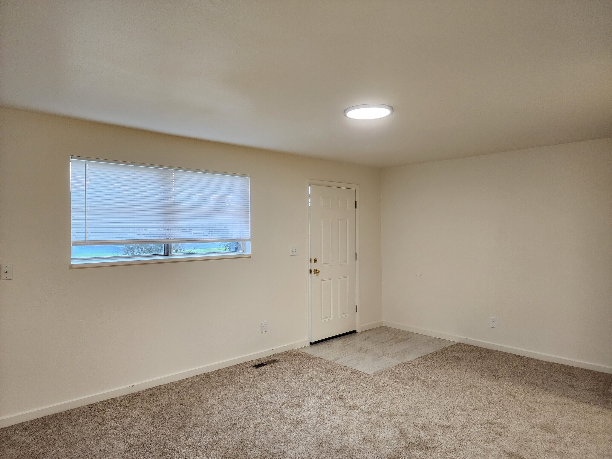 Building Photo - 361 E 650 N