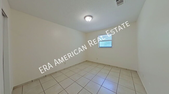 Building Photo - 126 Twin Trees Dr