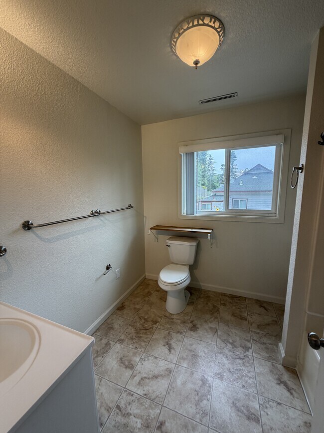 Building Photo - 506 Sonoma Ave