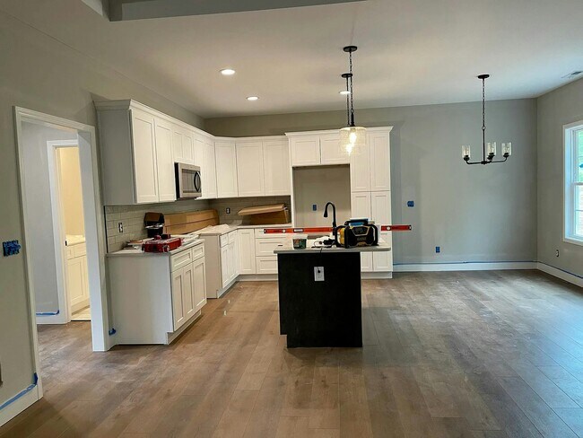 Building Photo - 104 Ervin Lp