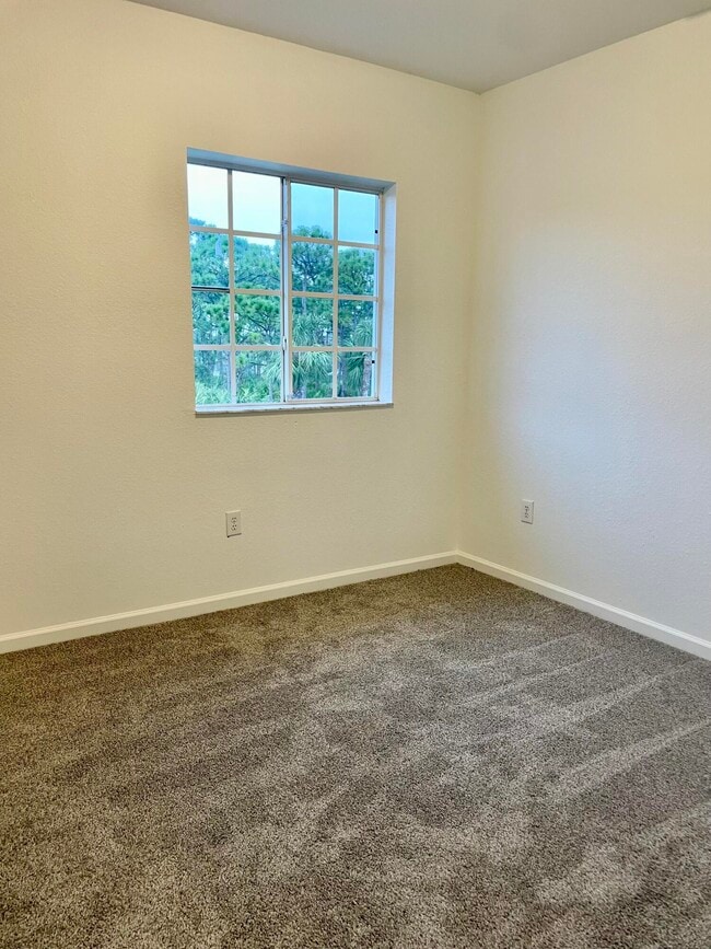 Building Photo - 4987 SE Mariner Garden Cir