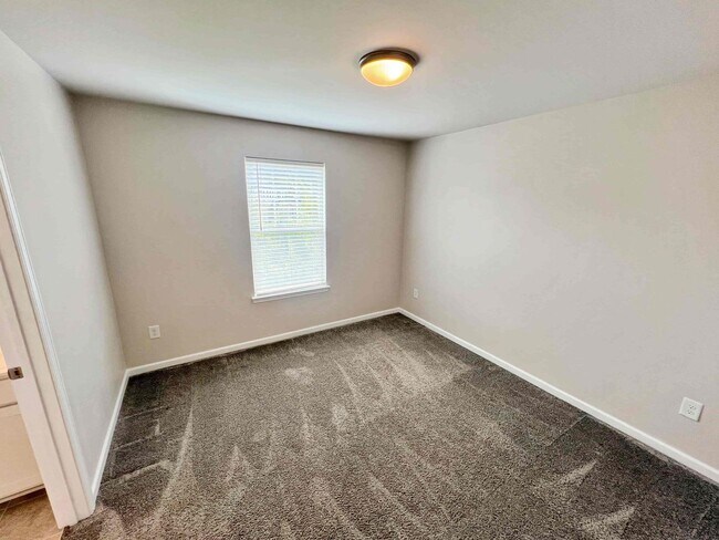 Building Photo - Fantastic 3 BR/2.5 BA Marietta Townhome in...