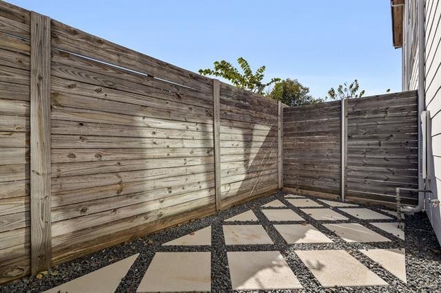 Building Photo - 2317 Moser Ave