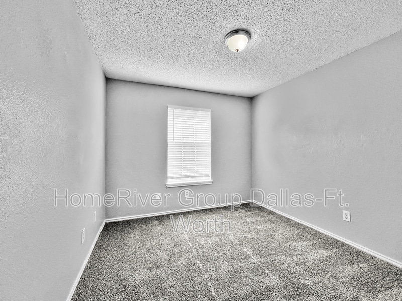 Building Photo - 421 Surrey Pl
