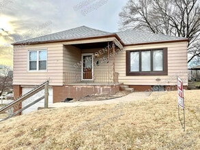 Building Photo - 2124 S 42nd St