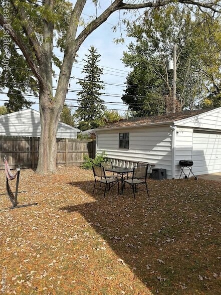 Building Photo - 122 W Houstonia Ave
