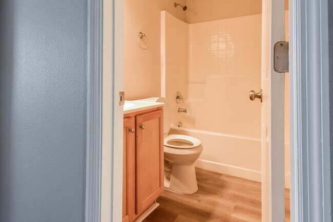 Building Photo - Inviting Two-Story Home in Ruskin	, FL