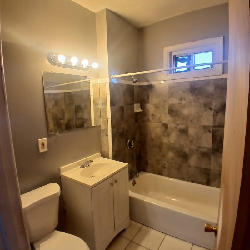 Building Photo - 490 Edgewood St