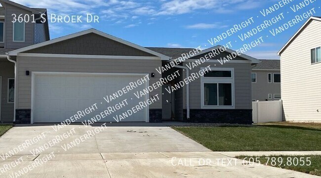 Building Photo - 3601 S Broek Dr