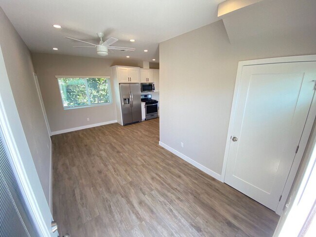 Building Photo - 4BD/2BA with designated yard space!