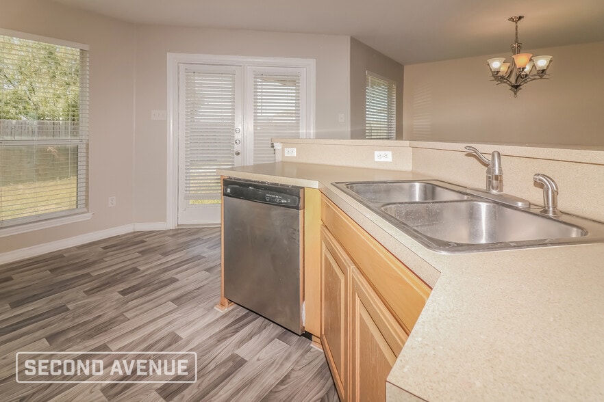 Building Photo - 1968 Westwood Dr