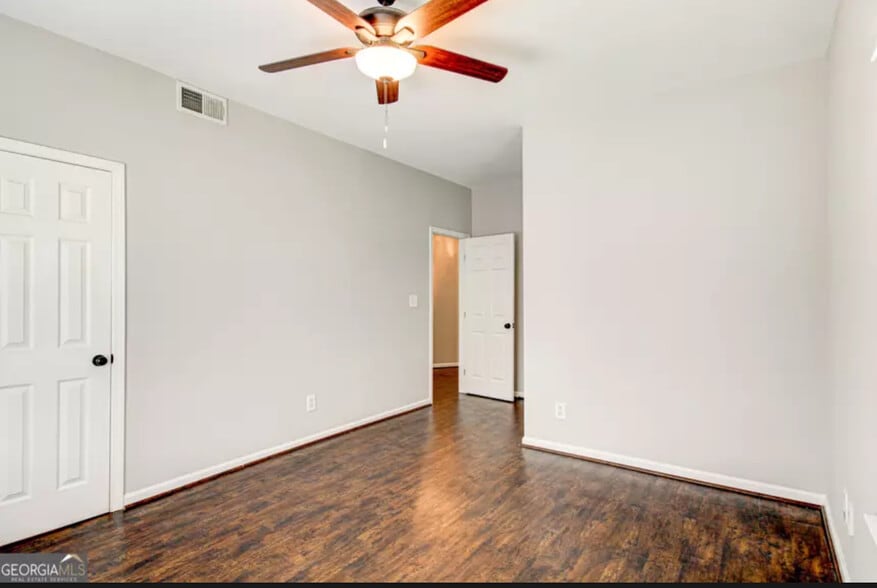Building Photo - 513 N Fairfield Dr