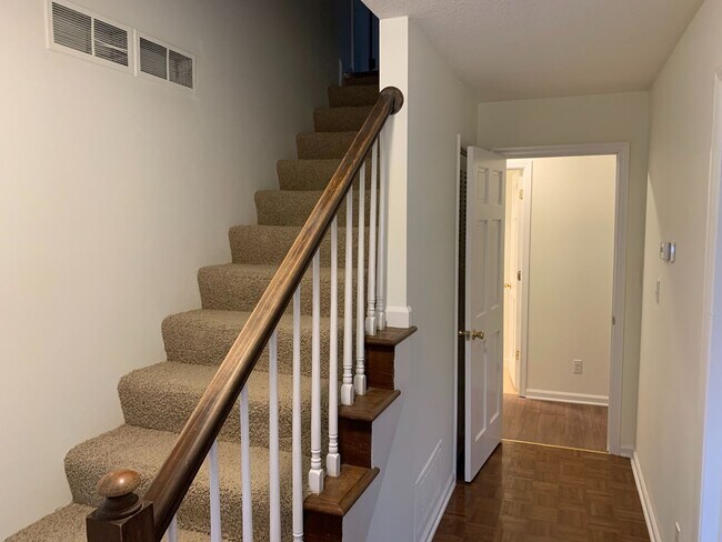 Building Photo - 4 BR 3 BATH in Cedar Creek!