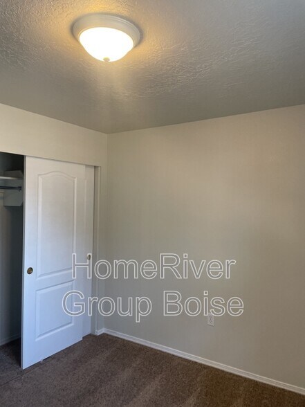 Building Photo - 2296 W Kootenai St