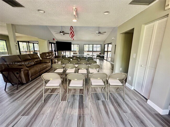 Building Photo - 6300 Royal Woods Dr