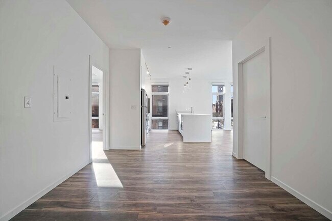 Building Photo - 839 Beacon St