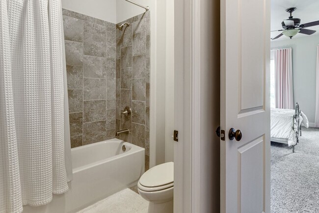 Building Photo - 6275 Bellmoore Park Ln