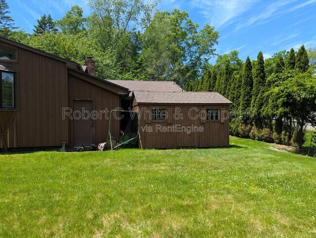 Building Photo - 1040 Daniels Farm Rd